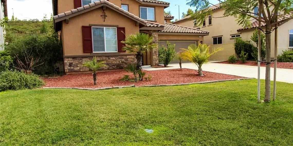 4 bed, 2618 sqft, $3,650 — Photo 2