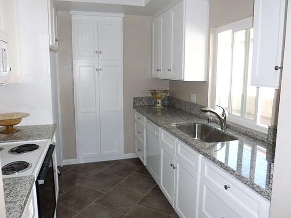 2nd image of 1916 Warfield Ave APT 3