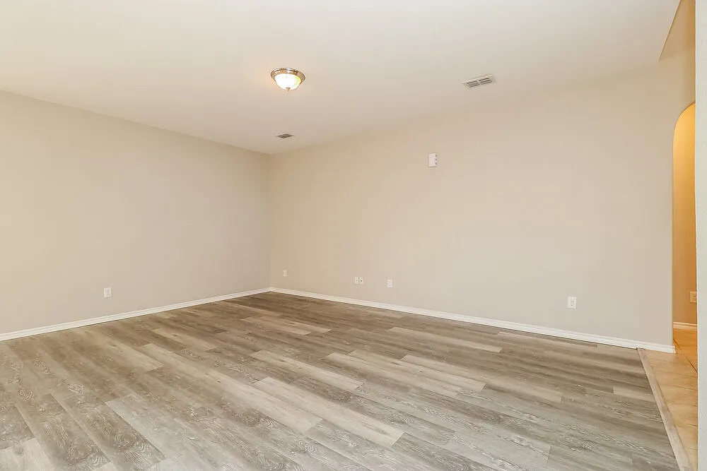4 bed, 2.0 bath, 1758 sqft, $2,280 — Photo 4