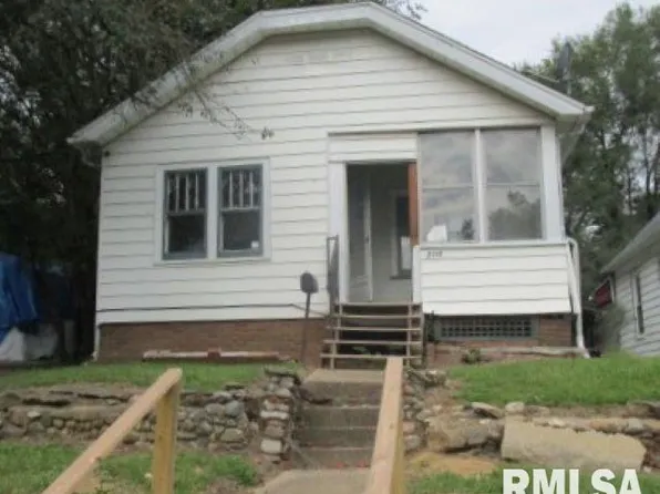 2119 N Bourland Ave, Peoria, IL 61604