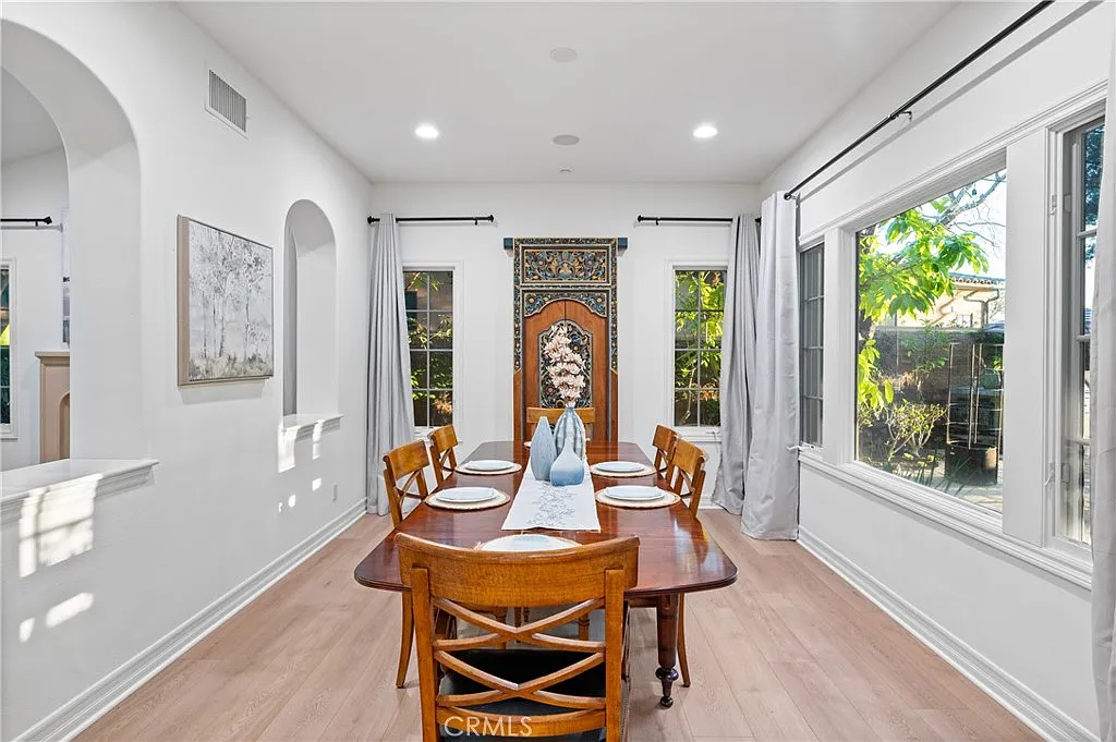 4 bed, 4.5 bath, 4165 sqft, $19,000 — Photo 4
