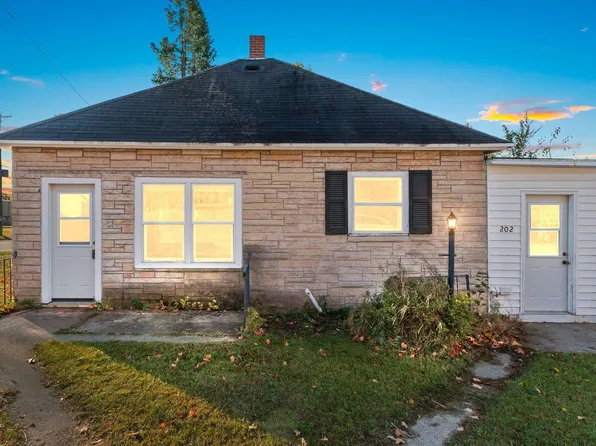 202 Sherman St, Oconto Falls, WI 54154