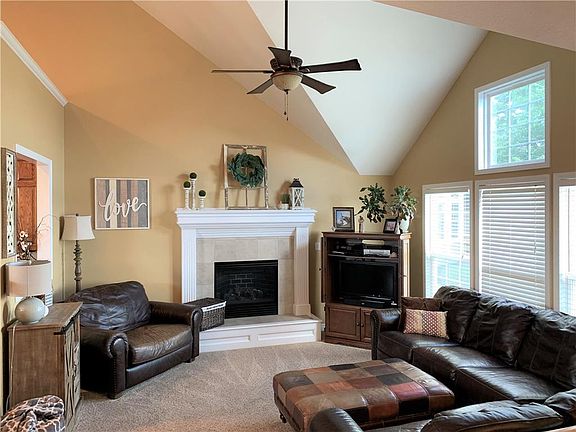 3rd image of 1309 SE Dalton Ct