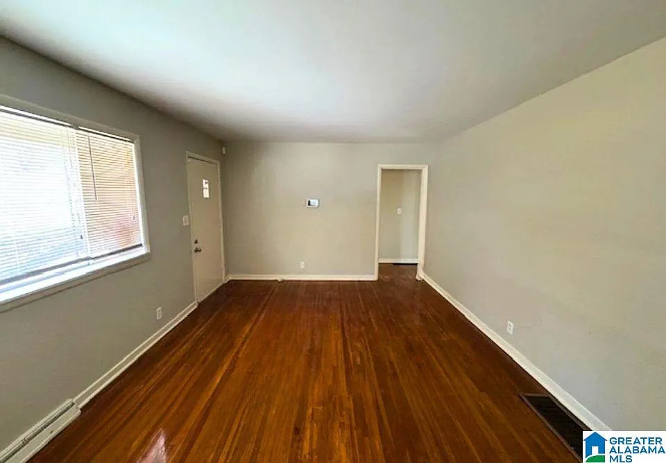 3 bed, 2.0 bath, 1201 sqft, $1,300 — Photo 3