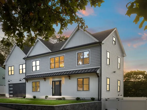 3 Frank St, Woburn, MA 01801