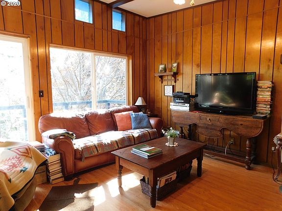 4th image of 42385 Parkwood Dr