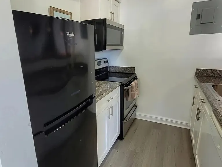 3226 NE 12th St #3 — Photo 7