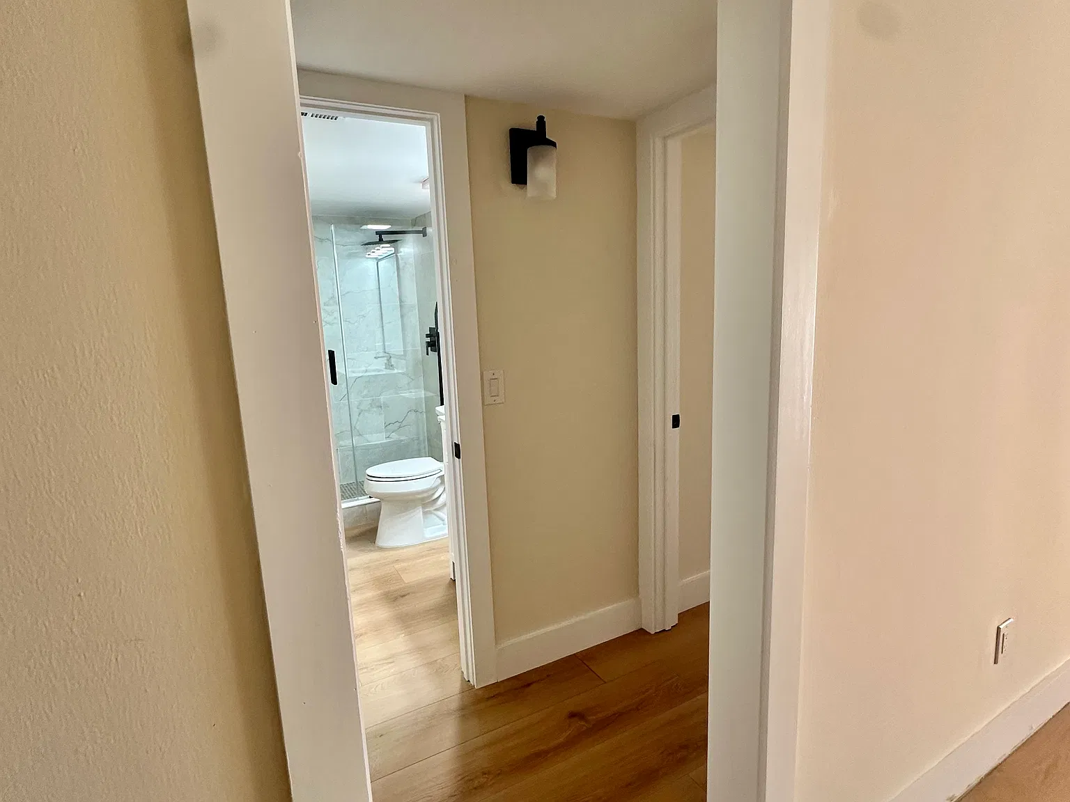 2 bed, 923 sqft, $2,100 — Photo 2