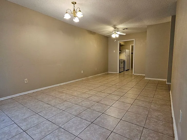 1208 Clearwater Dr — Photo 3