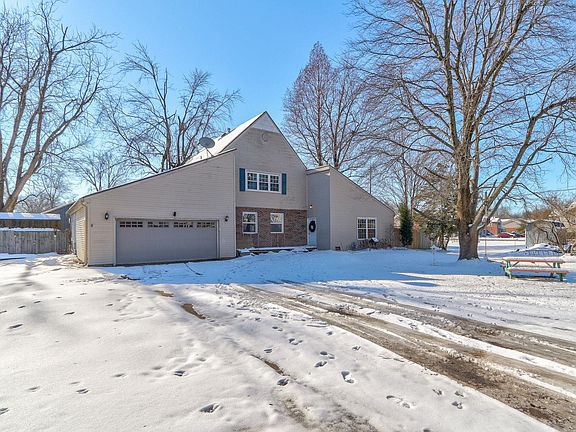 2nd image of 8499 Chestnut Dr