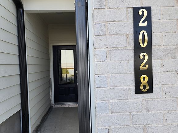 3rd image of 2028 Underwood Dr