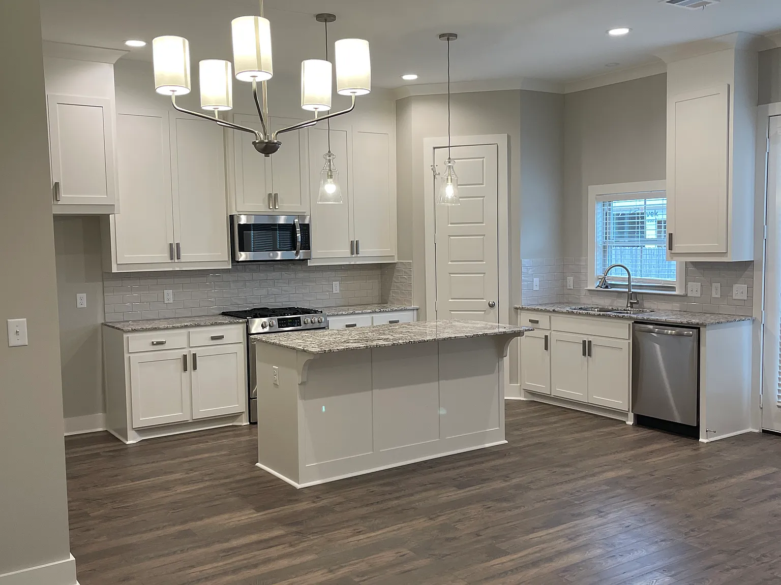 3 bed, 2.5 bath, 1848 sqft, $2,295 — Photo 3