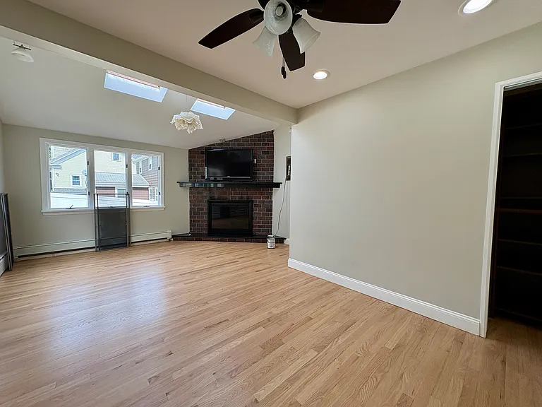 1318 Salem St — Photo 13