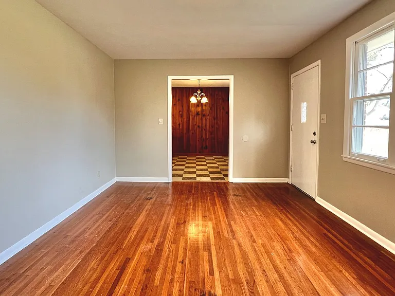 104 Rose St — Photo 3