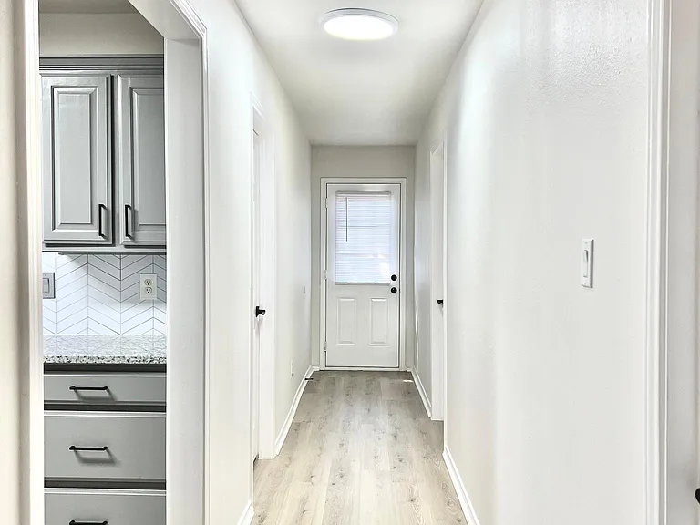 120 S McKown Ave #B — Photo 16