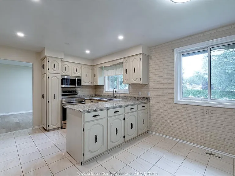 398 Brighton Rd — Photo 16