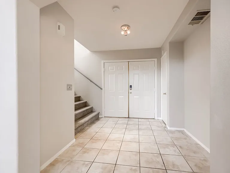 950 Sweeping Vine Ave — Photo 3