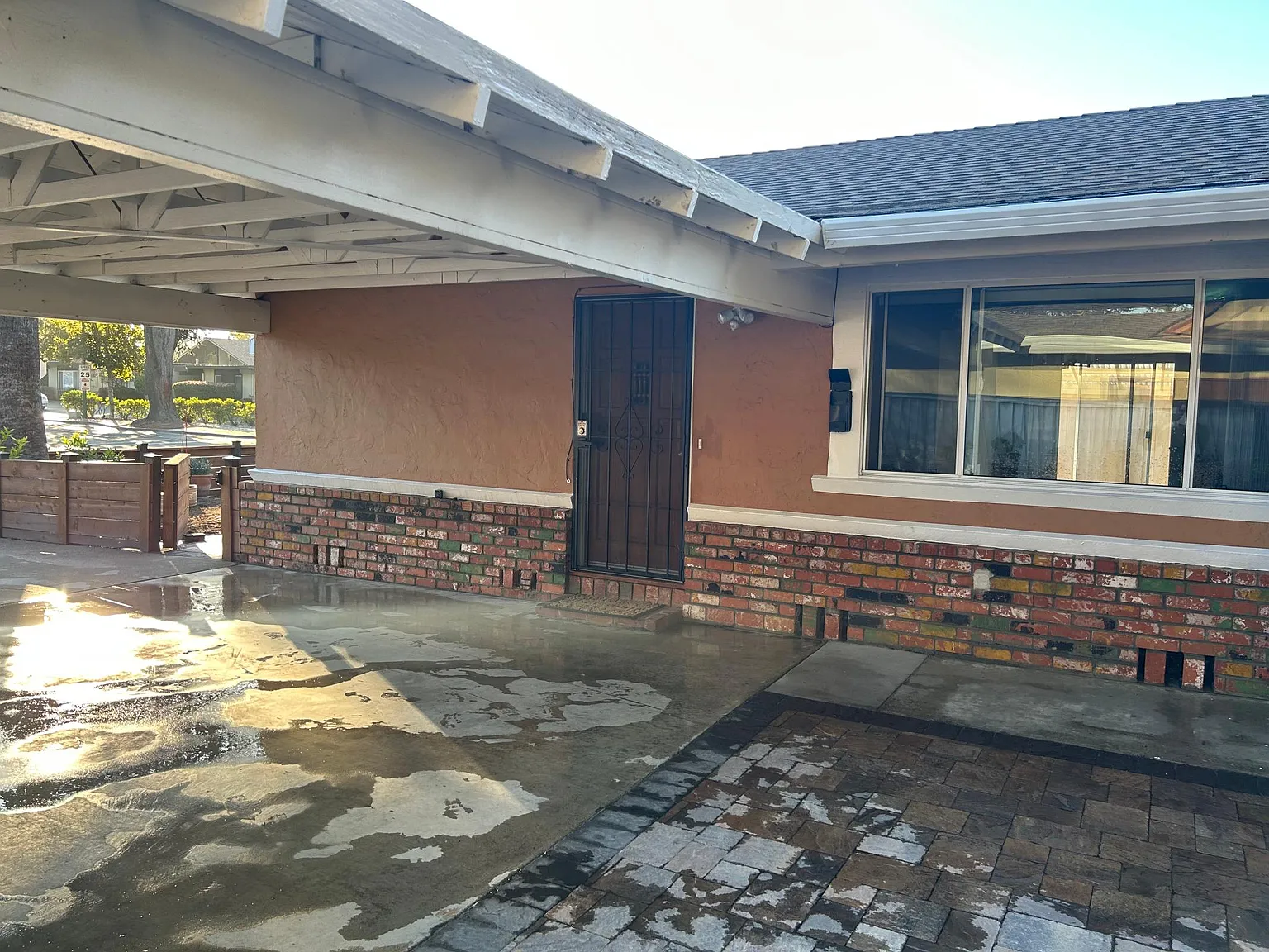 110 Gladys Ave — Photo 3