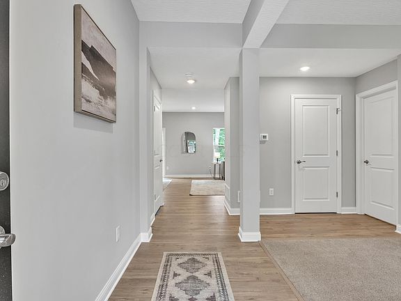 4th image of 373 Laurel Oaks Ln