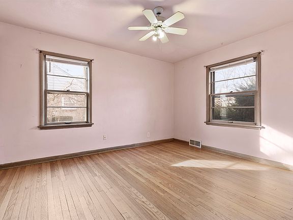 5th image of 2221 Oaklawn Ave