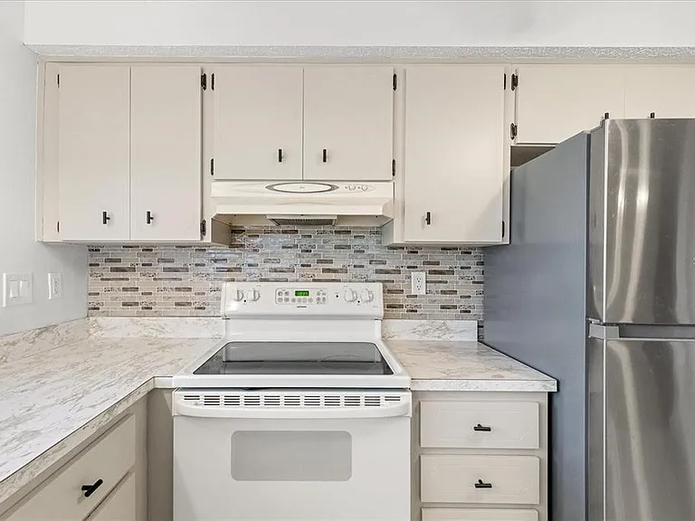 13013 Sawmill Way — Photo 16