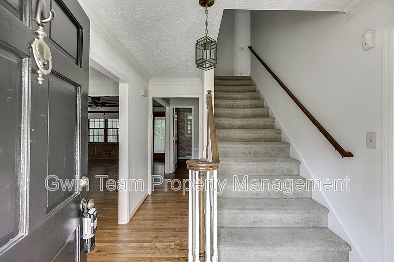 River Oak Village — Photo 4