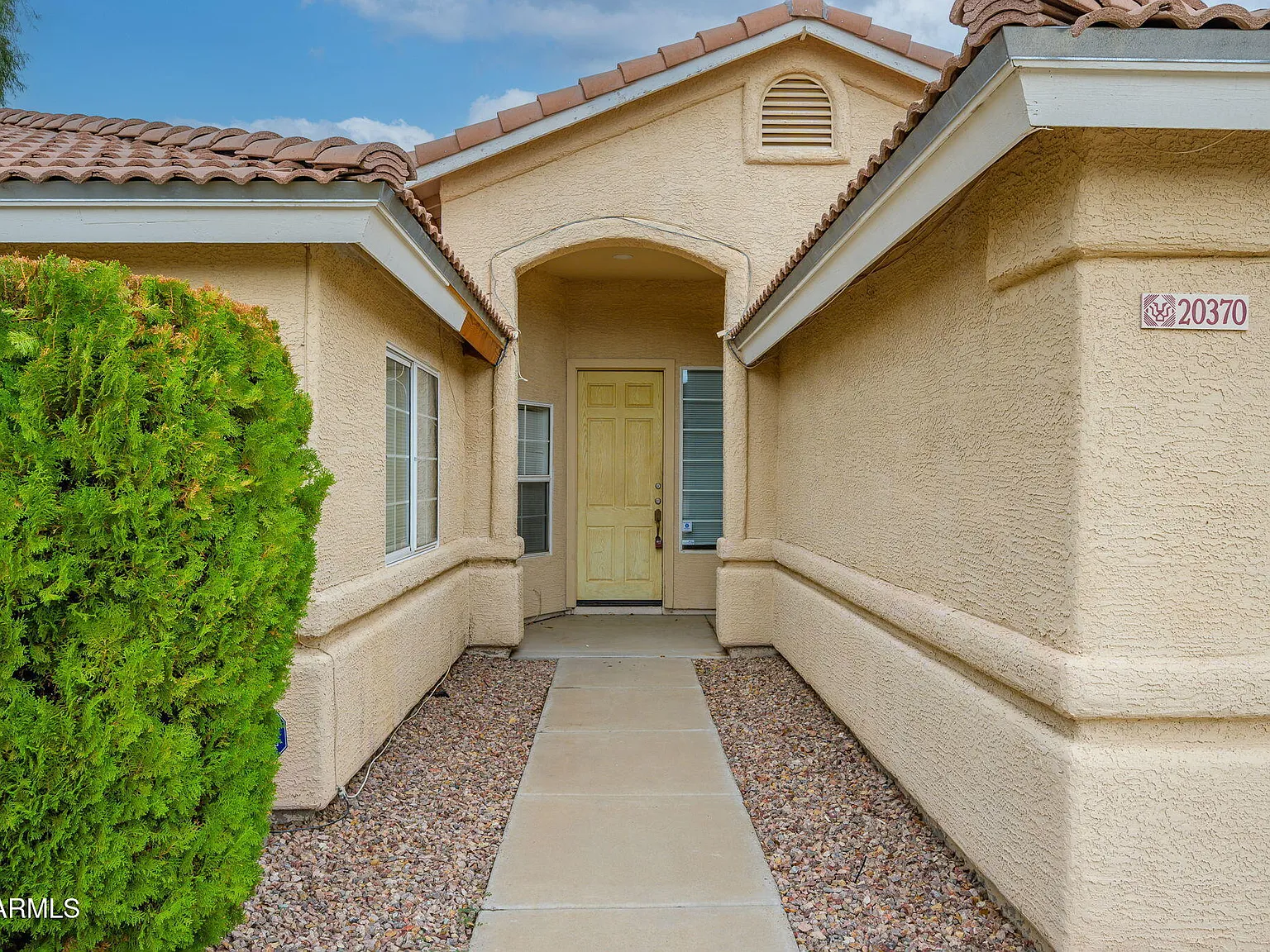 5 bed, 2.5 bath, 2622 sqft, $3,000 — Photo 3