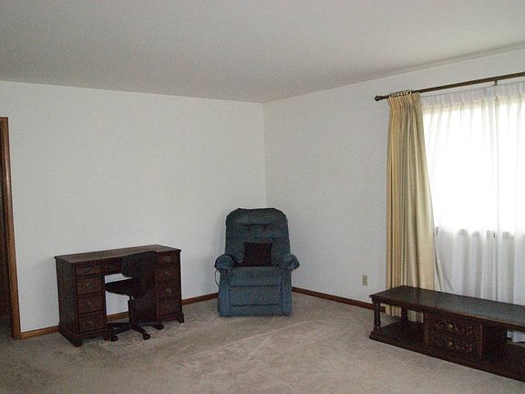 4th image of 2110 Thornburgh Dr