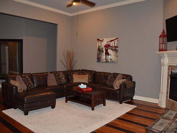4th image of 2819 Darrel Dr