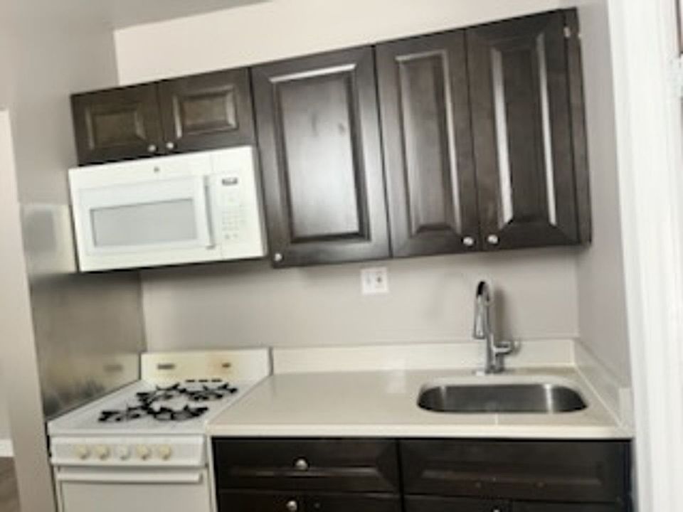 1st image of 4040 Spruce St APT 7