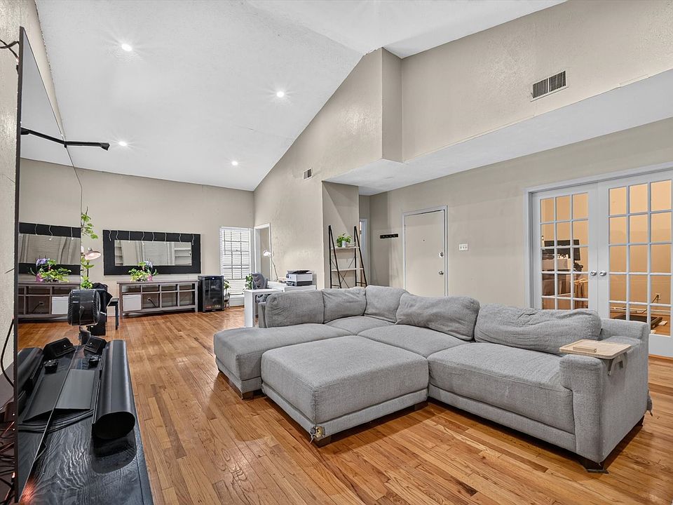 1st image of 10437 High Hollows Dr #220
