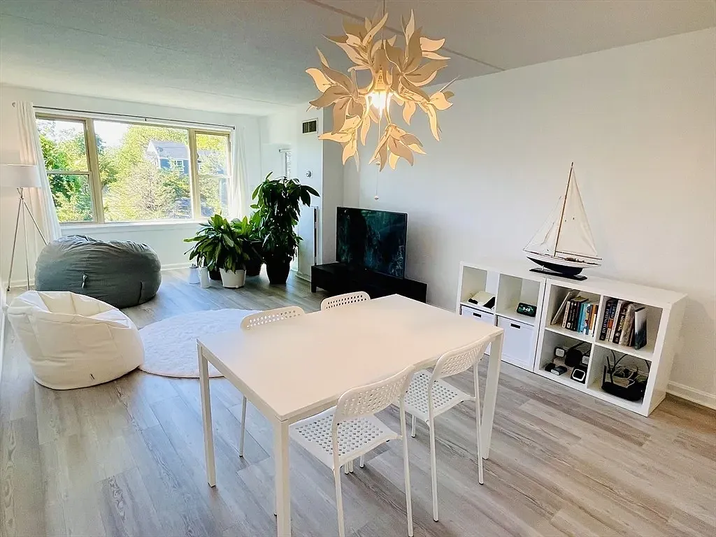 1 bed, 828 sqft, $2,600 — Photo 3