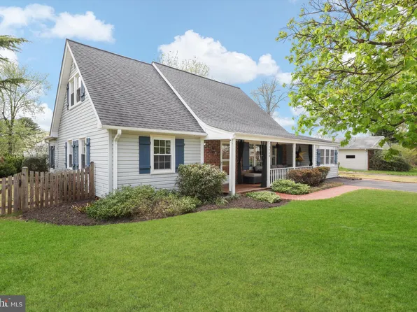 13129 Pennypacker Ln, Fairfax, VA 22033