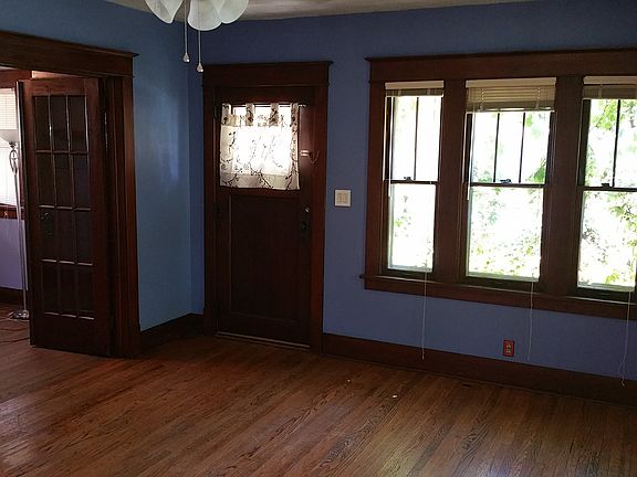 3rd image of 813 S Ironwood Dr