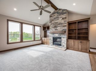 8720 Yeager Ln NE, Cedar Rapids, IA 52402