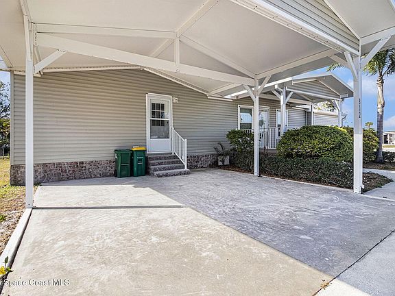 3rd image of 812 Wren Cir