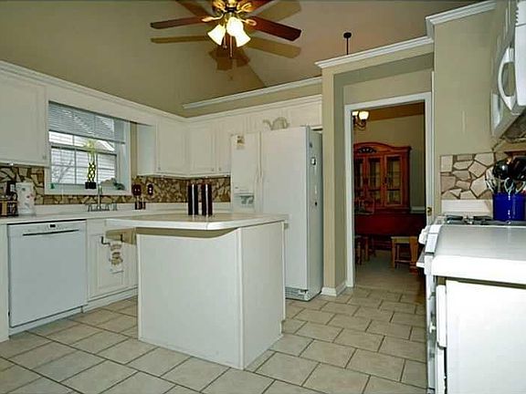 Kitchen has access to Dining Room