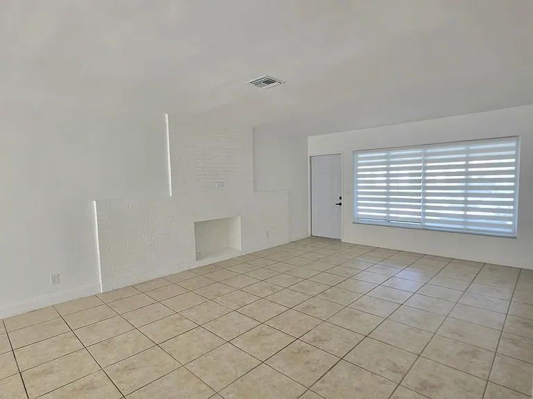 806 N 31st Ct — Photo 6