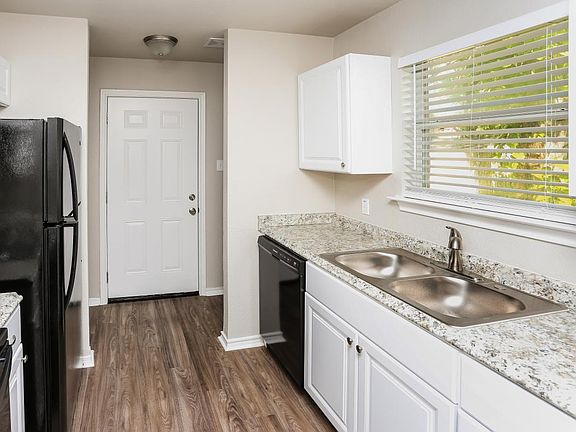 5th image of 318 Avenue G