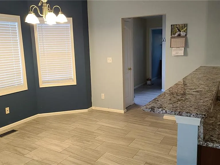 968 Jenkins Dr — Photo 4