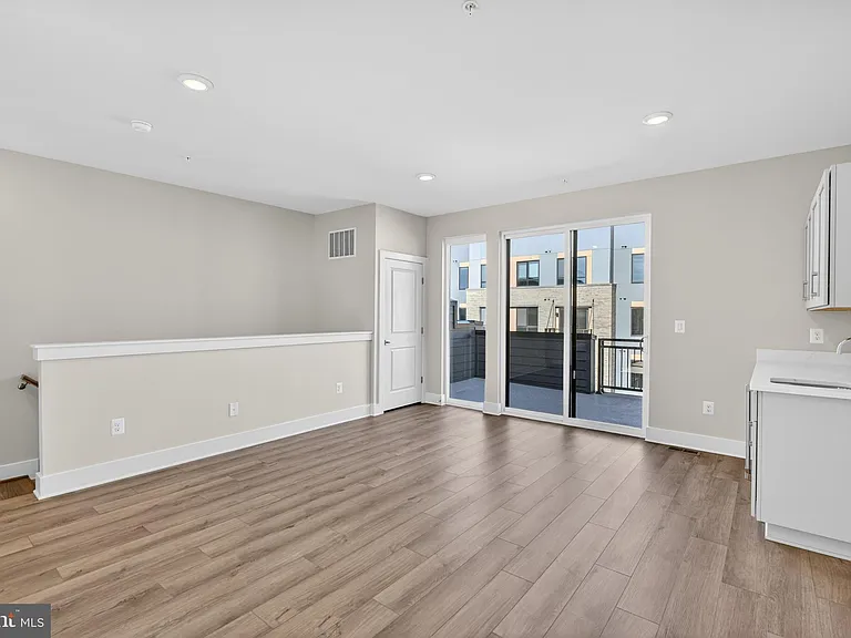 2507 Light St — Photo 17