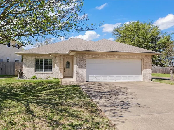 1805 Austiana Ct, Navasota, TX 77868