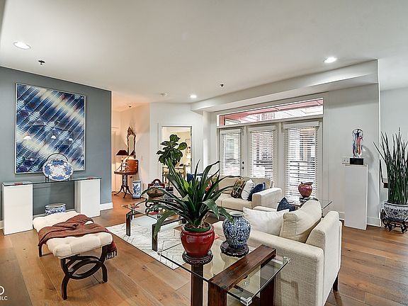 4th image of 622 E 10th St #303