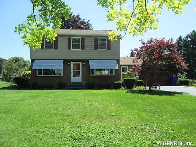 1st image of 28 Wheatfield Dr