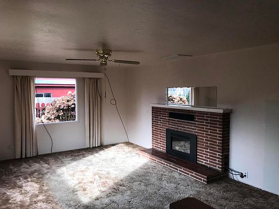 3rd image of 3055 Essex St