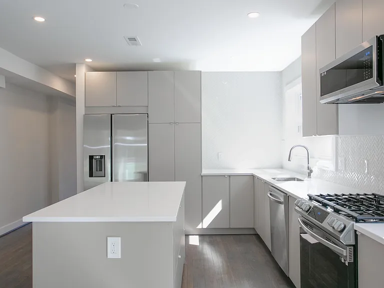 1214 Oronoco St — Photo 1