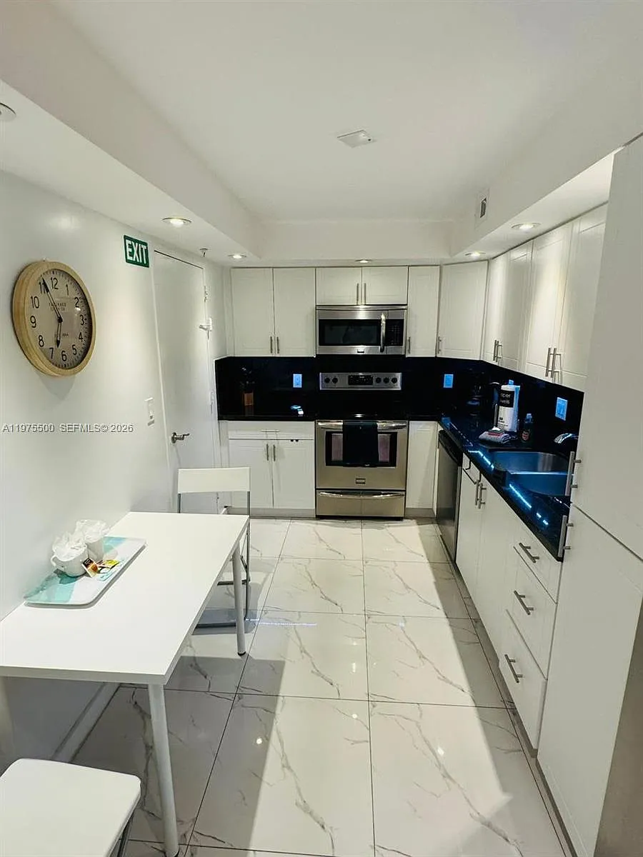 Building Photo - 3901 S Ocean Dr #10G