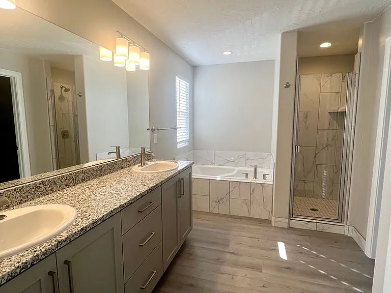 1042 S 1450 E #8 — Photo 20