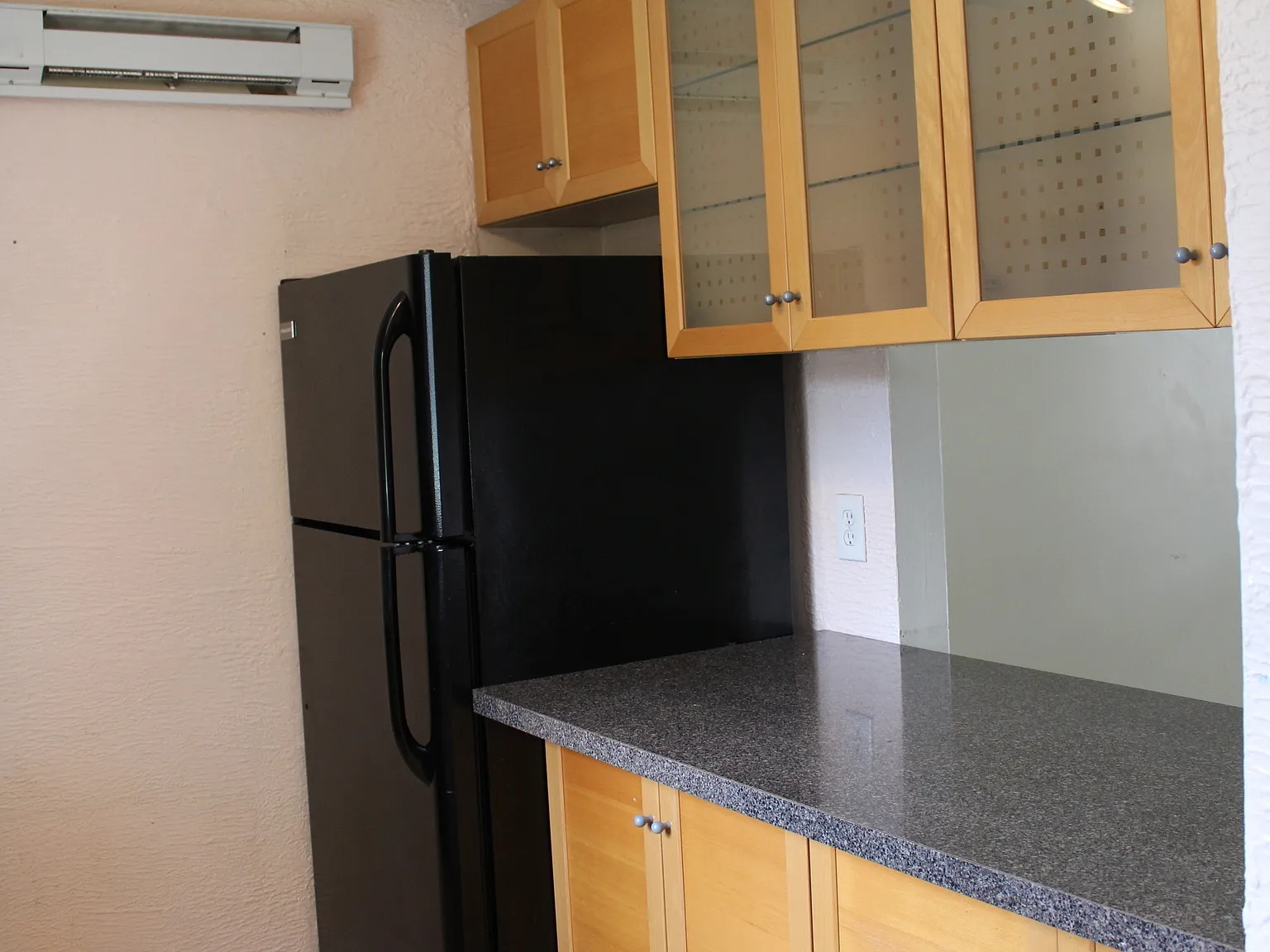2 bed, 1.5 bath, 990 sqft, $1,900 — Photo 3