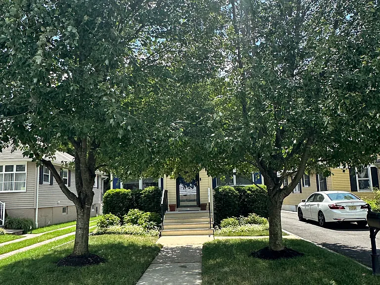 64 Monroe Ave — Photo 3